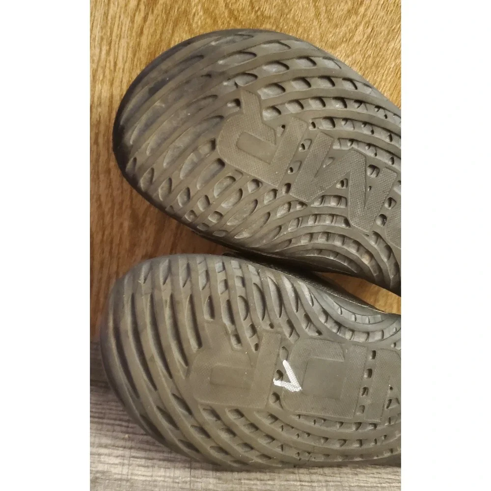 Under‎ Armour Ignite Select Slide Sandals Youth Size 1Y Black